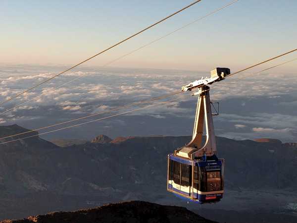 The first cable car arriving at the Upper Station