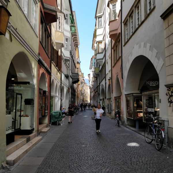 Bolzano. Via dei Portici